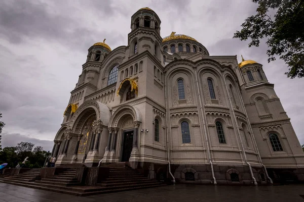 Yağmurlu bir gün katedral güzel