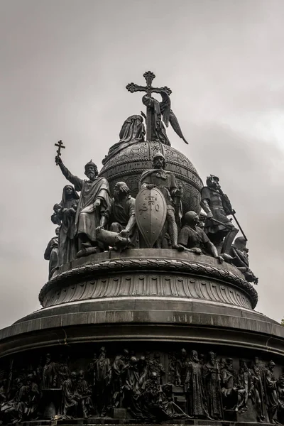 Sanatsal anıtsal heykel