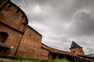 Eski manastırın yapımında tuğla