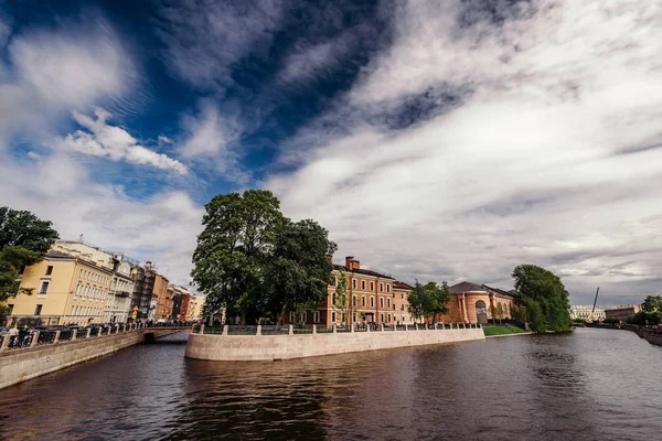 Cityscape nehir kanalları