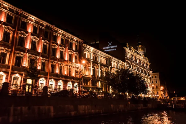 Okrasné architektura města v noci — Stock fotografie