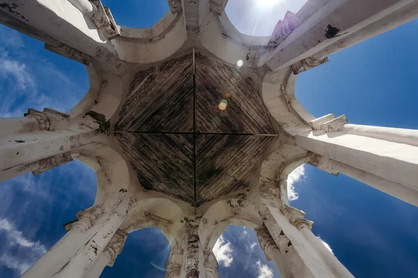 Hıristiyan manastırda kubbe