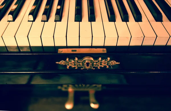 Eski piyano tuşları — Stok fotoğraf