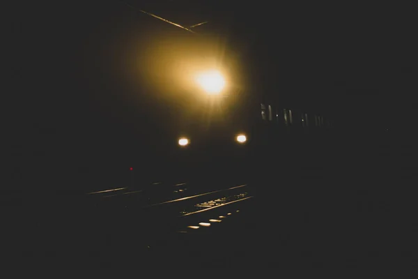 Tren Luz Noche —  Fotos de Stock