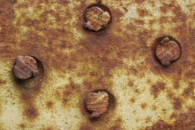 Metal paslı kırmızı kahverengi eski püskü kırık boyalı