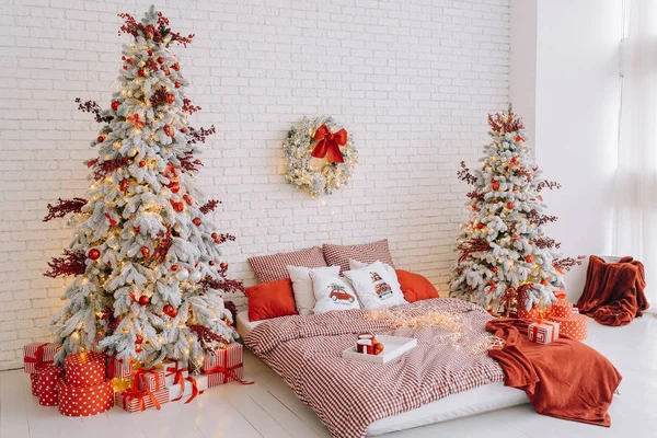 Interior Navidad Año Nuevo Dormitorio Regalos Bajo Árbol Navidad Interior — Foto de Stock