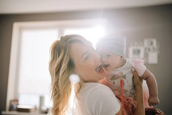 Beautiful Mother Smiling While Holding Little Daughter Home — Stock Photo, Image