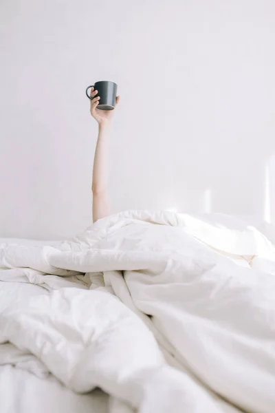 Young Girl Holds Cup Coffee Outstretched Hand Bed — Stock Photo, Image