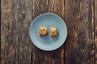 Buccellato - kuru incir ve kuru üzüm ile doldurulmuş geleneksel Sicilya hamur işleri