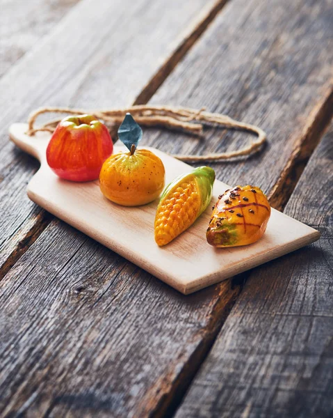 Badem ezmesi meyve - frutta di martorana - tipik Sicilya hamur işleri