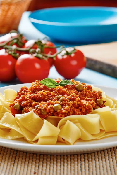 Bolognese soslu makarna tagliatelle yakın çekim