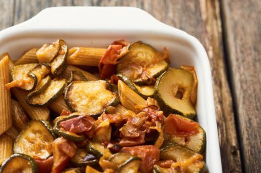 Kepekli makarna kabak yemek pişirme beyaz ile