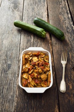 Kepekli makarna kabak yemek pişirme beyaz ile