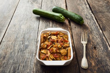 Kepekli makarna kabak yemek pişirme beyaz ile