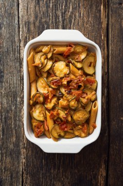 Kepekli makarna kabak yemek pişirme beyaz ile