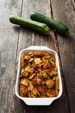 Kepekli makarna kabak yemek pişirme beyaz ile