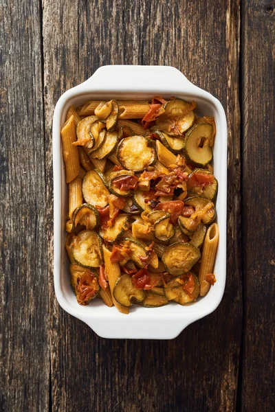 Kepekli makarna kabak yemek pişirme beyaz ile