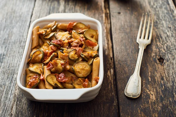 Kepekli makarna kabak yemek pişirme beyaz ile