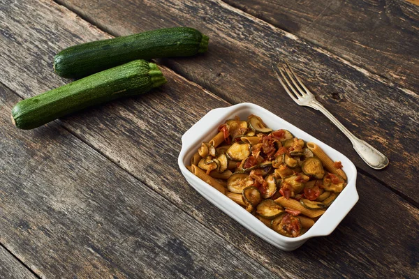 Kepekli makarna kabak yemek pişirme beyaz ile