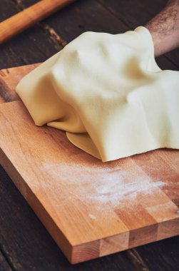 El yapımı makarna yapma