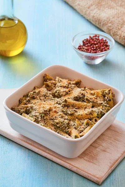 Vejetaryen penne makarna pişmiş