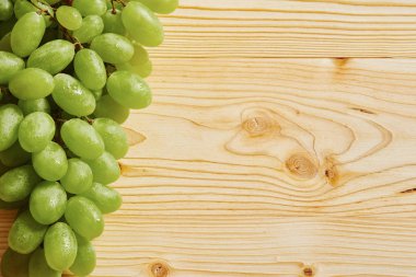 Ahşap masa - metin alanı sağdaki üzüm