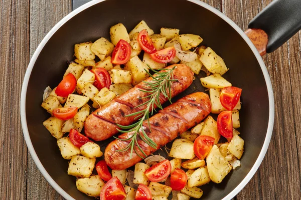 Patates tava ile ızgara sosis 