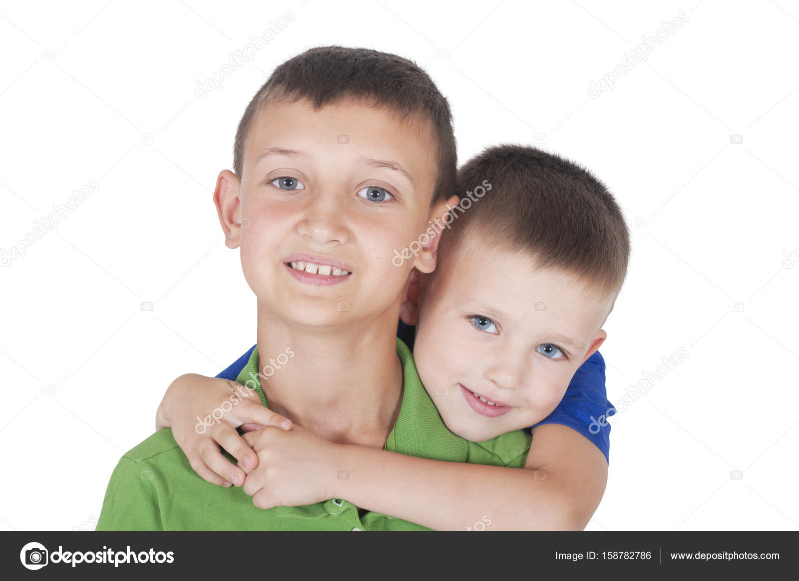 Older или elder brother. Старший и младший брат. He is my older brother. Два мальчика. Old brother.