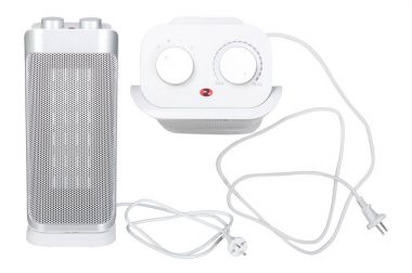 yeni elektrikli ısıtıcı üzerinde beyaz izole