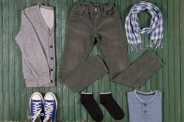 giysiler bir dizi bir çocuk için