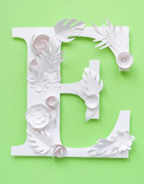 Kağıt çiçek ile kağıt mektup