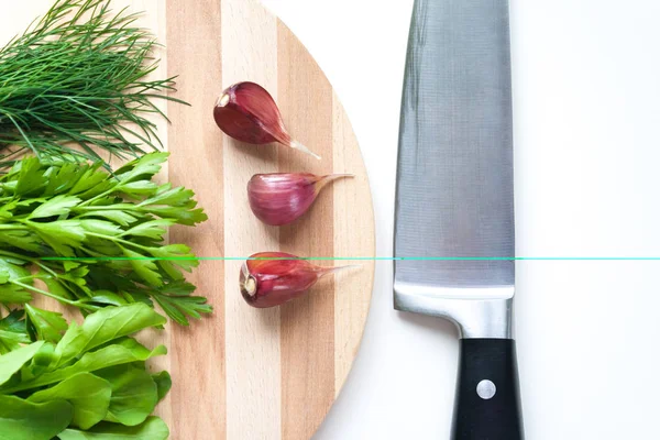 Fresh dill, parsley, arugula and garlic with knife on white background — Stock Photo, Image