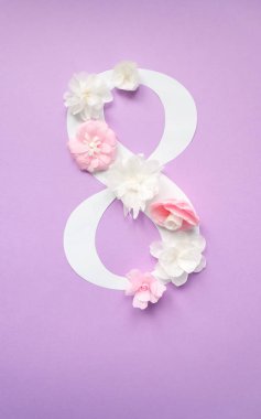 8 Mart kadınlar günü kartı kağıt çiçekler ile