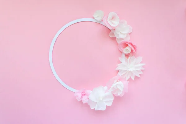 Marco redondo con flores de papel — Foto de Stock