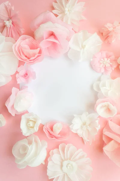 Round frame with paper flowers