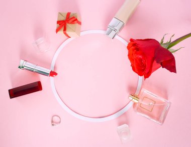 düz erkek yatıyordu