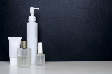 kozmetik için gerçekçi boş tüpler. Kozmetik şişe ile ayarla şişe. Tüp krem.