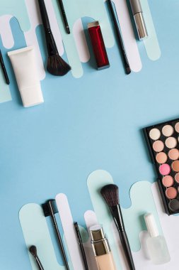 düz erkek yatıyordu