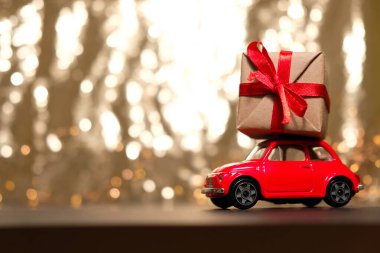 Soyut parıltılı ışıkların karartması. Altın ve siyah. Odaklan..