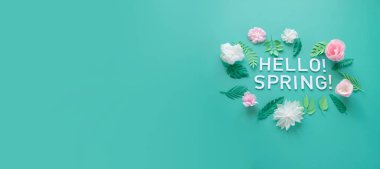 Merhaba, bahar Beyaz ve gül kağıt çiçeklerle
