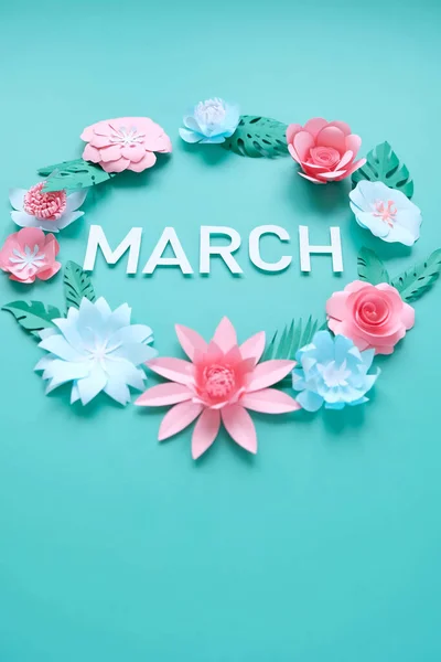 Hello, spring. With pink and blue paper flowers and green leaves — Stockfoto