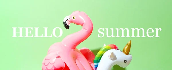 Hallo Zomer Eenhoorn Flamingo Ananas Zwemmen Buis Groene Achtergrond Opblaasbare — Stockfoto