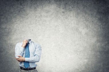 Başsız dalgın işadamı