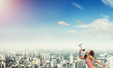 Kız çığlık hoparlör