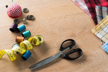 Dikiş takımı masada