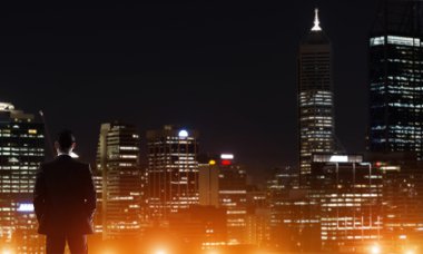 Gece parlayan city ile ilgilenen iş adamı