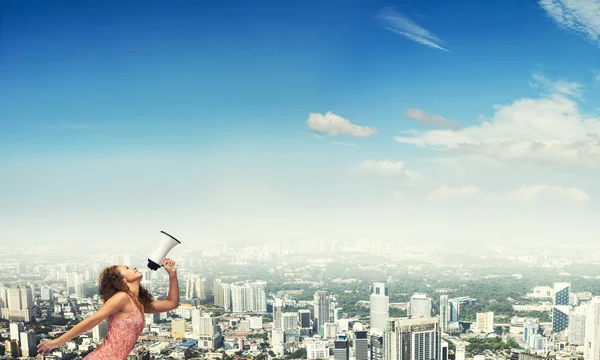 Menina gritando em alto-falante — Fotografia de Stock