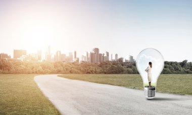 usinesswoman ampul içinde sıkışmış