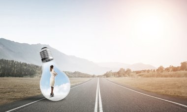 usinesswoman ampul içinde sıkışmış