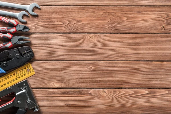 Instrument på träbord — Stockfoto